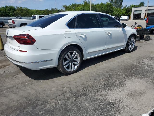 1VWGT7A36HC030537 - 2017 VOLKSWAGEN PASSAT SE WHITE photo 3