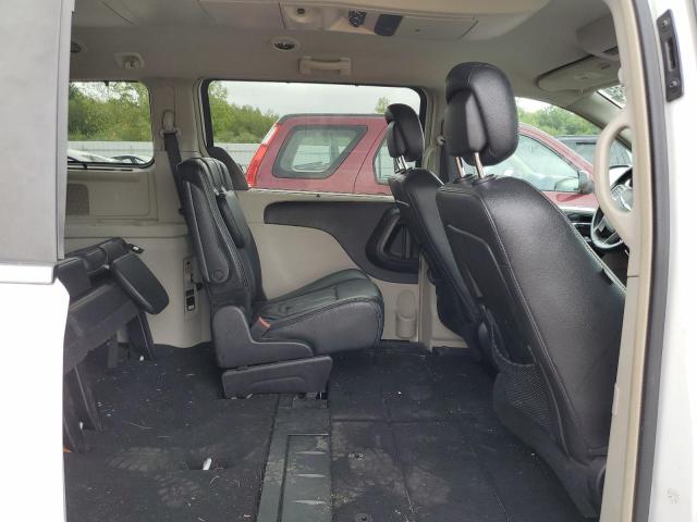 2C4RC1BG7FR664714 - 2015 CHRYSLER TOWN & COU TOURING WHITE photo 11