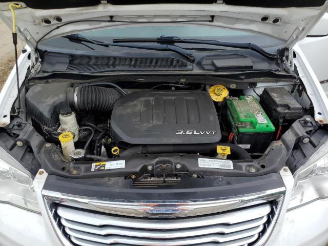 2C4RC1BG7FR664714 - 2015 CHRYSLER TOWN & COU TOURING WHITE photo 12