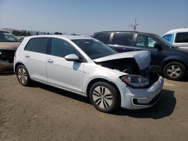 WVWKR7AU9JW908437 - 2018 VOLKSWAGEN E-GOLF SE WHITE photo 4