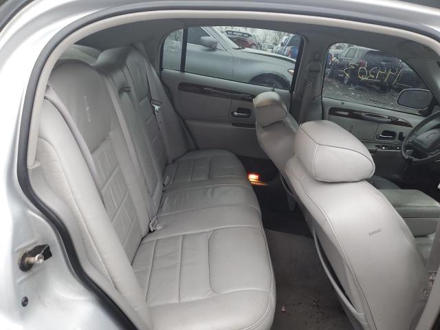 1LNHM81W5XY665587 - 1999 LINCOLN TOWN CAR EXECUTIVE SILVER photo 10