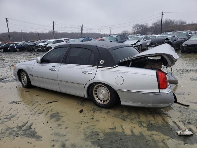 1LNHM81W5XY665587 - 1999 LINCOLN TOWN CAR EXECUTIVE SILVER photo 2