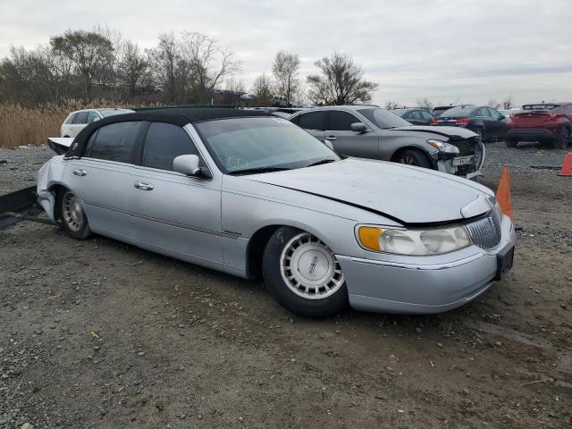 1LNHM81W5XY665587 - 1999 LINCOLN TOWN CAR EXECUTIVE SILVER photo 4