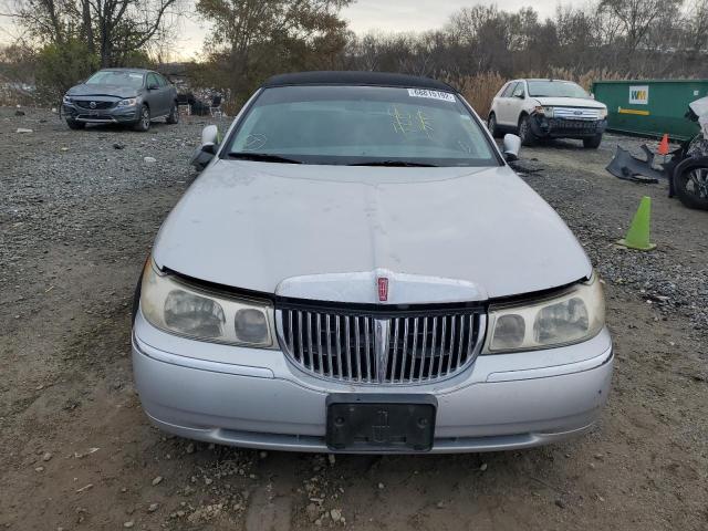 1LNHM81W5XY665587 - 1999 LINCOLN TOWN CAR EXECUTIVE SILVER photo 5