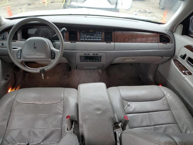 1LNHM81W5XY665587 - 1999 LINCOLN TOWN CAR EXECUTIVE SILVER photo 8