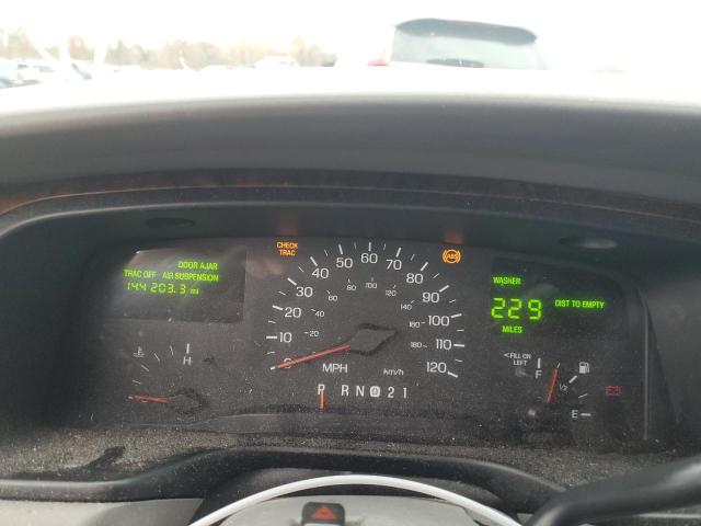 1LNHM81W5XY665587 - 1999 LINCOLN TOWN CAR EXECUTIVE SILVER photo 9