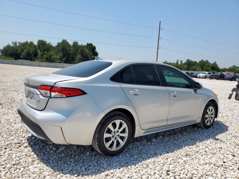 5YFEPMAE7NP372645 - 2022 TOYOTA COROLLA LE 银色 照片 3