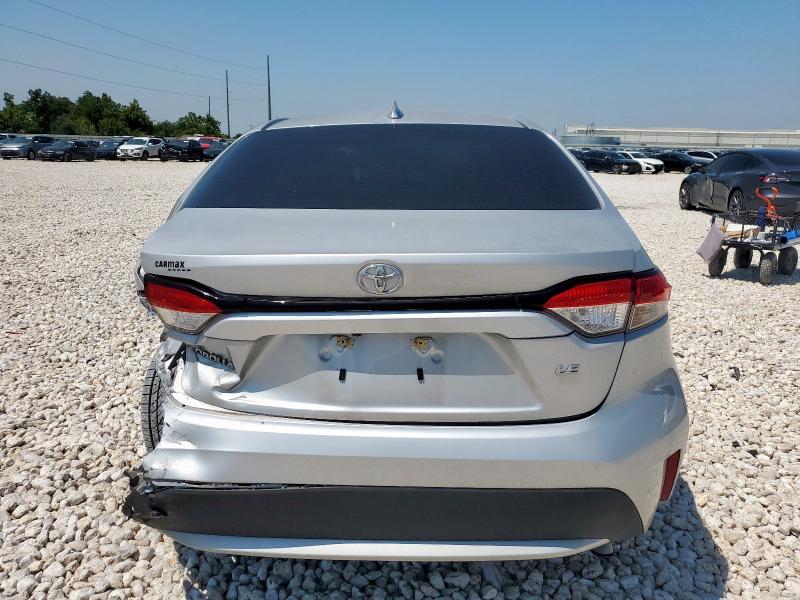 5YFEPMAE7NP372645 - 2022 TOYOTA COROLLA LE 银色 照片 6