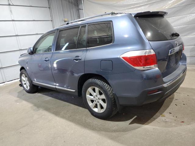 5TDBK3EH8CS121105 - 2012 TOYOTA HIGHLANDER BASE BLUE photo 2