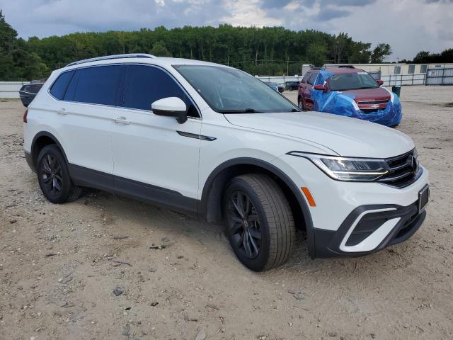 3VV3B7AX1NM090924 - 2022 VOLKSWAGEN TIGUAN SE WHITE photo 4