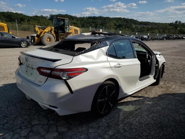 4T1B61HK9JU080214 - 2018 TOYOTA CAMRY XSE WHITE photo 3