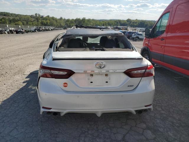 4T1B61HK9JU080214 - 2018 TOYOTA CAMRY XSE WHITE photo 6