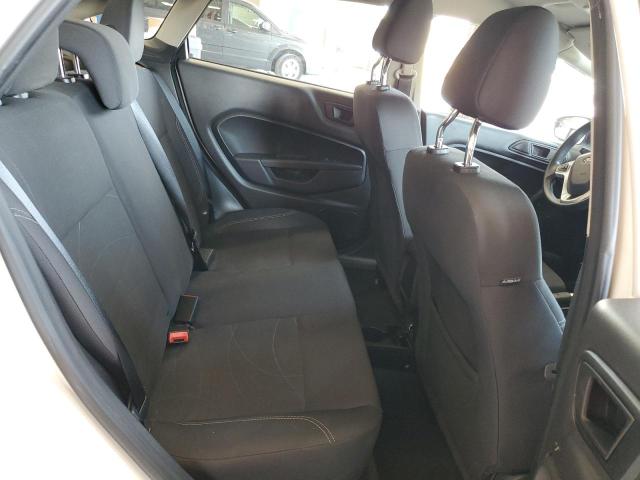 3FADP4BJ4JM113450 - 2018 FORD FIESTA SE Weiß Foto 10