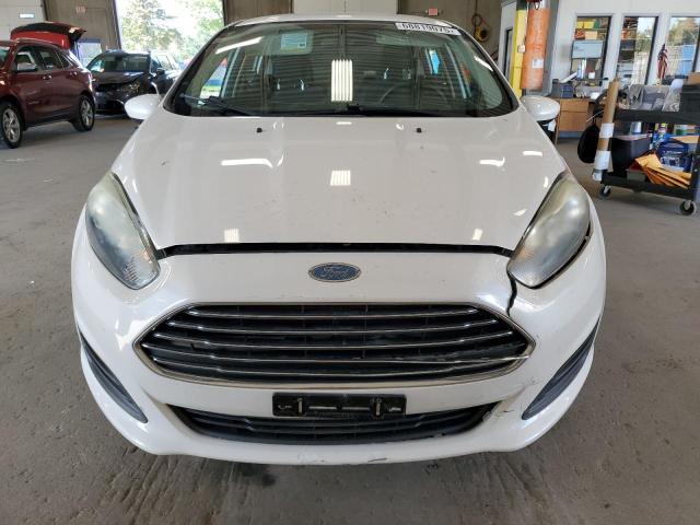 3FADP4BJ4JM113450 - 2018 FORD FIESTA SE Weiß Foto 5