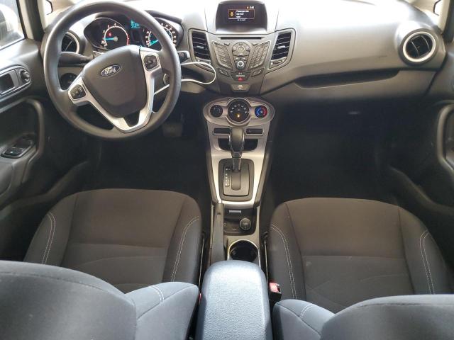 3FADP4BJ4JM113450 - 2018 FORD FIESTA SE Weiß Foto 8