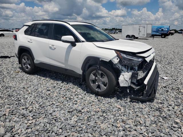 JTMRWRFV8RD264117 - 2024 TOYOTA RAV4 XLE WHITE photo 4