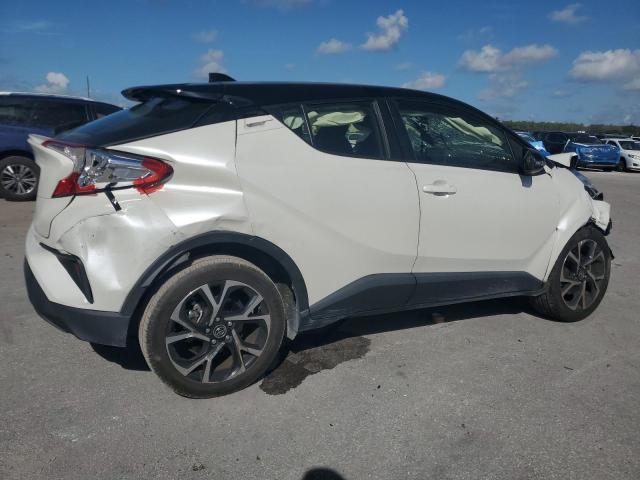JTNKHMBX3K1056882 - 2019 TOYOTA C-HR XLE WHITE photo 3