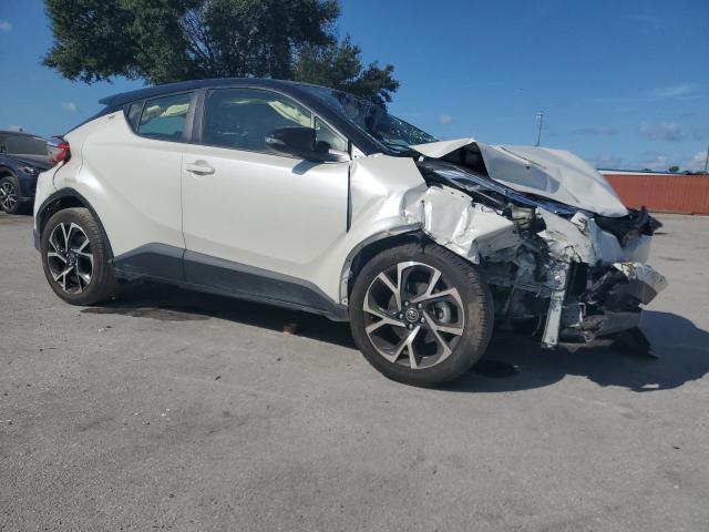 JTNKHMBX3K1056882 - 2019 TOYOTA C-HR XLE WHITE photo 4