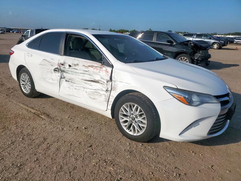 4T1BF1FK4HU421984 - 2017 TOYOTA CAMRY LE WHITE photo 4