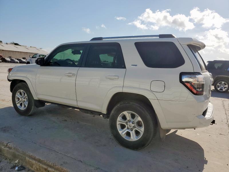 JTEEU5JR0N5252650 - 2022 TOYOTA 4RUNNER SR5 白色 照片 2