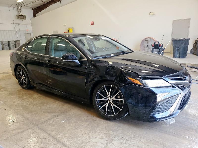 4T1G11AK6RU851268 - 2024 TOYOTA CAMRY SE NIGHT SHADE BLACK photo 4