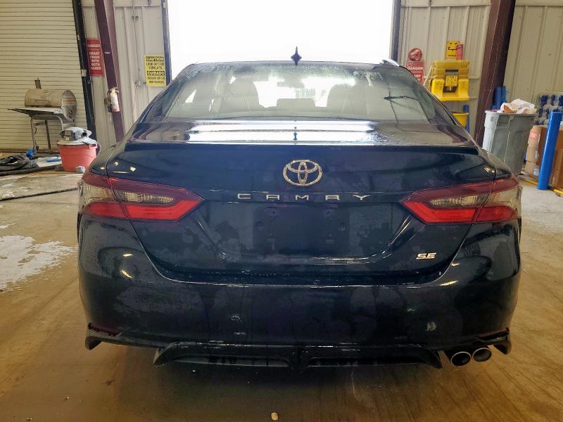 4T1G11AK6RU851268 - 2024 TOYOTA CAMRY SE NIGHT SHADE BLACK photo 6