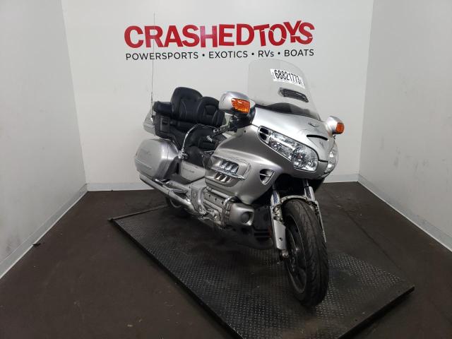 1HFSC47085A408492 - 2005 HONDA GL1800 SILVER photo 1