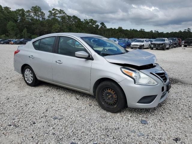 3N1CN7AP7HK465370 - 2017 NISSAN VERSA S SILVER photo 4