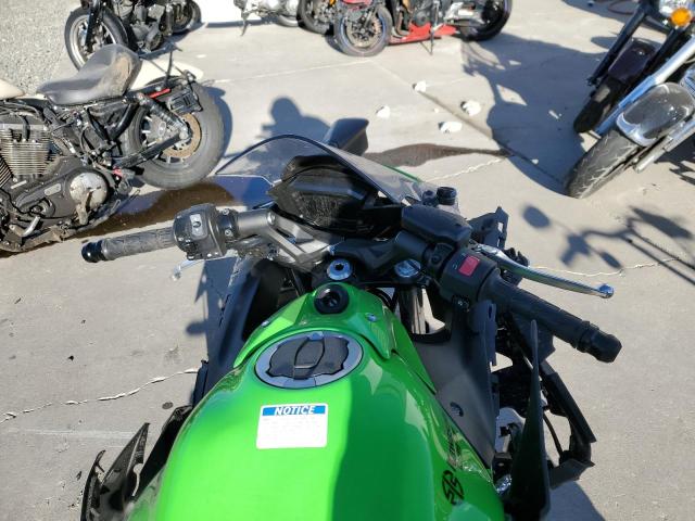 ML5EXER12PDA81299 - 2023 KAWASAKI EX650 R Verde foto 9