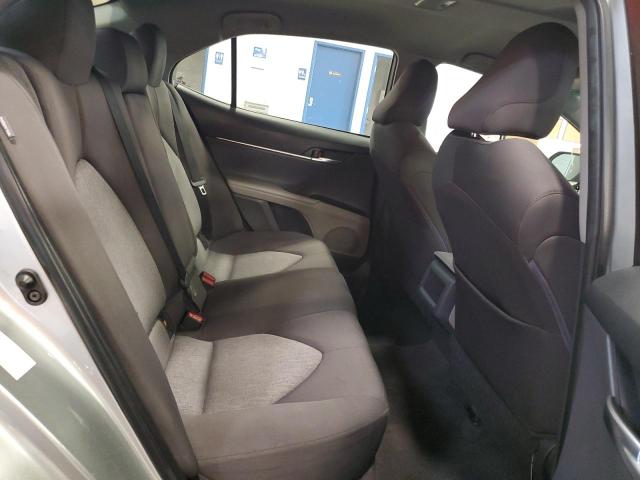 JTNB11HK0J3023257 - 2018 TOYOTA CAMRY L 银色 照片 10