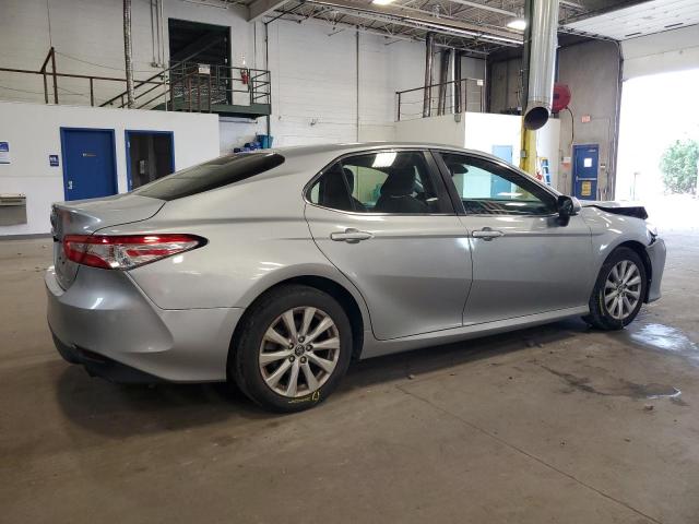JTNB11HK0J3023257 - 2018 TOYOTA CAMRY L 银色 照片 3