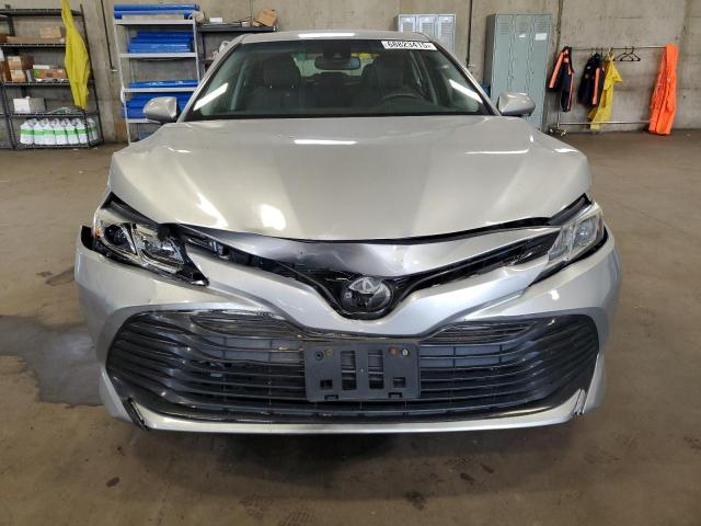 JTNB11HK0J3023257 - 2018 TOYOTA CAMRY L 银色 照片 5