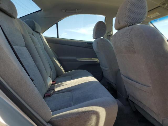 4T1BE32K52U070028 - 2002 TOYOTA CAMRY LE 银色 照片 10