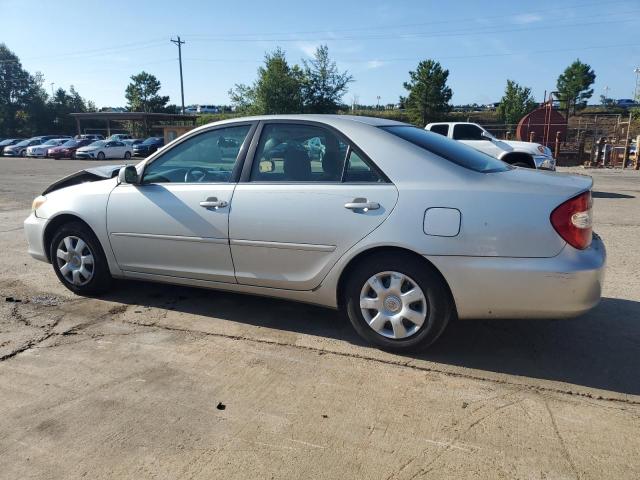 4T1BE32K52U070028 - 2002 TOYOTA CAMRY LE 银色 照片 2