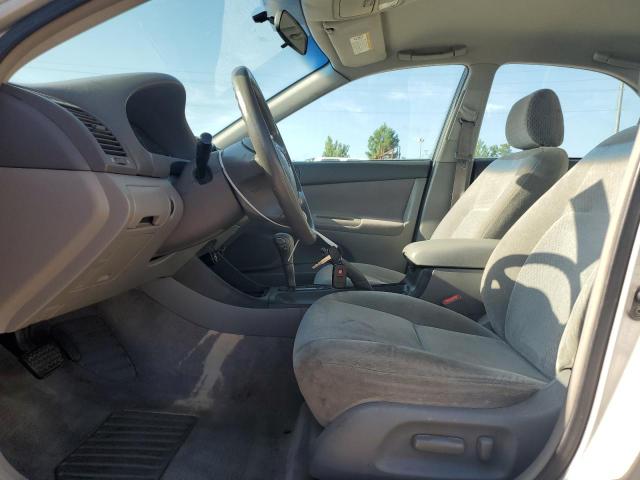 4T1BE32K52U070028 - 2002 TOYOTA CAMRY LE 银色 照片 7