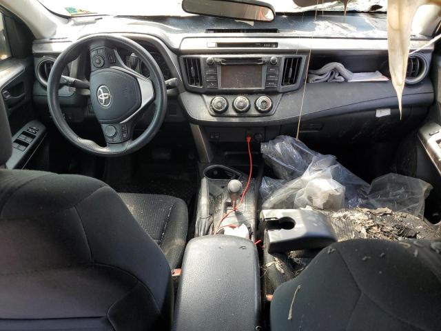 JTMBFREV6JJ199101 - 2018 TOYOTA RAV4 LE Silber Foto 8