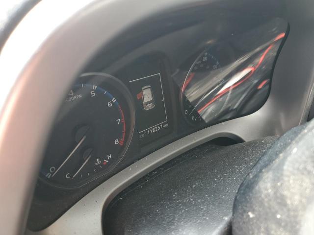 JTMBFREV6JJ199101 - 2018 TOYOTA RAV4 LE Silber Foto 9