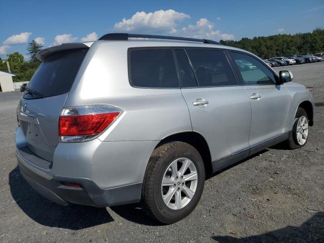 5TDBK3EH2DS222268 - 2013 TOYOTA HIGHLANDER BASE SILVER photo 3