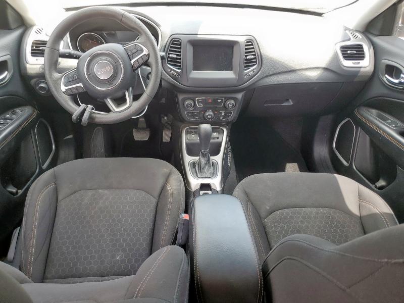 3C4NJCAB7JT286177 - 2018 JEEP COMPASS SPORT Biały zdjęcie 8