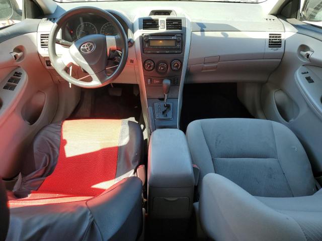 2T1BU4EE4DC073263 - 2013 TOYOTA COROLLA BASE Grau Foto 8