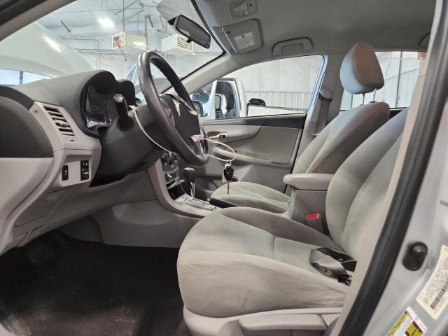 5YFBU4EE5DP219931 - 2013 TOYOTA COROLLA BASE Сріблястий фото 7