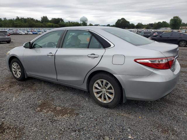 4T1BF1FK6FU879751 - 2015 TOYOTA CAMRY LE SILVER photo 2