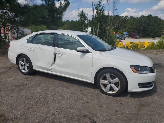 1VWBP7A33DC041066 - 2013 VOLKSWAGEN PASSAT SE Biały zdjęcie 4