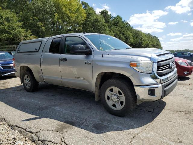 5TFUW5F14FX488916 - 2015 TOYOTA TUNDRA DOUBLE CAB SR/SR5 SILVER photo 4