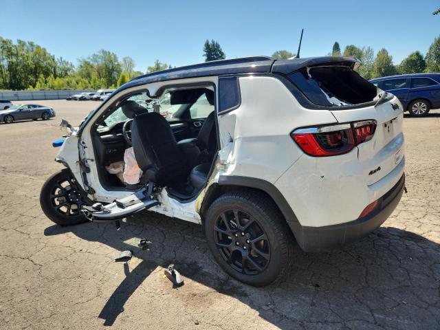 3C4NJDBB1NT194489 - 2022 JEEP COMPASS LATITUDE WHITE photo 2