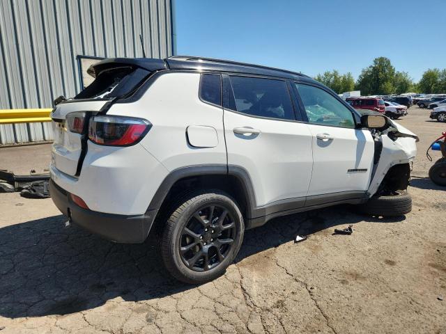 3C4NJDBB1NT194489 - 2022 JEEP COMPASS LATITUDE WHITE photo 3