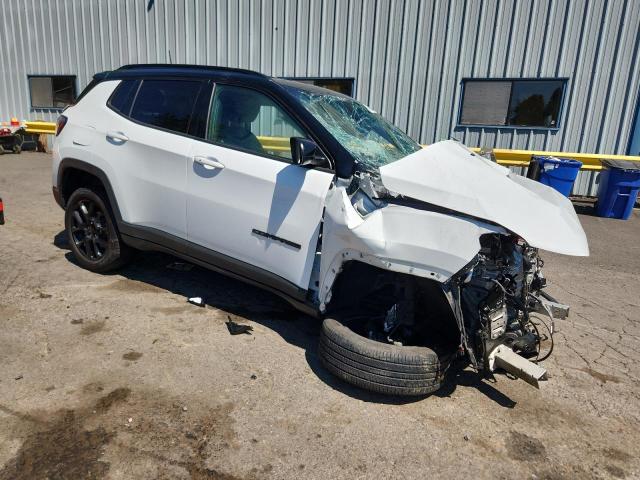 3C4NJDBB1NT194489 - 2022 JEEP COMPASS LATITUDE WHITE photo 4