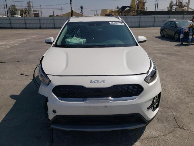 KNDCB3LC7N5510161 - 2022 KIA NIRO LX WHITE photo 5