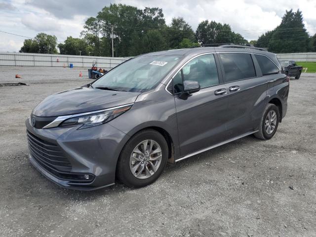 2025 TOYOTA SIENNA XLE, 