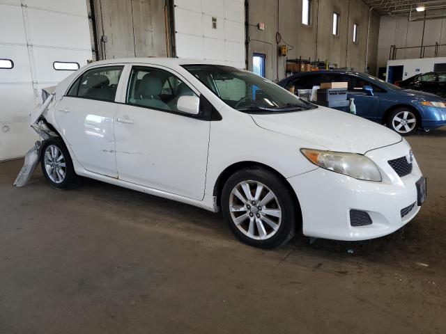 1NXBU40E09Z025000 - 2009 TOYOTA COROLLA BASE WHITE photo 4